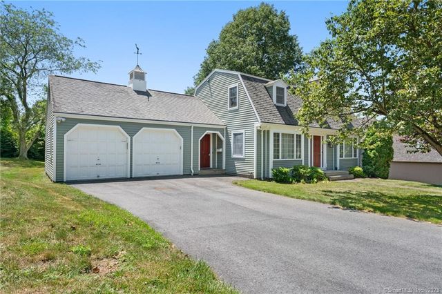 24 Cove View Rd, New London, CT 06320