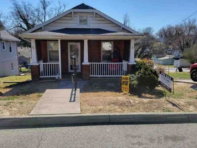 2303 King St NE, Roanoke, VA 24012