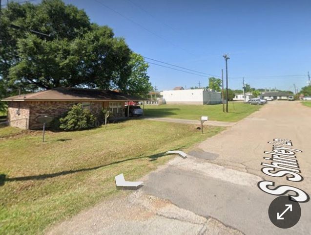 94 S  Shirley Ln, Willis, TX 77378
