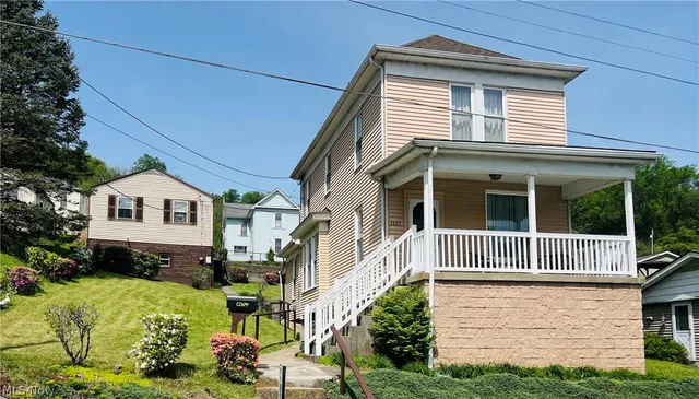 1121 N  7th St, Martins Ferry, OH 43935