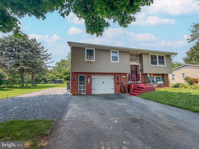 108 Maple Dr, Morgantown, PA 19543