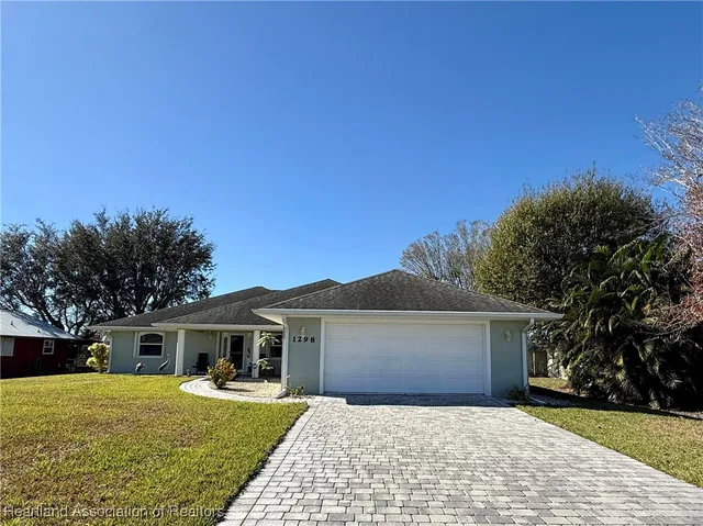 1298 Palm Ct, Okeechobee, FL 34974