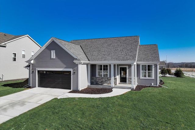 218 Countryside DRIVE, Slinger, WI 53086