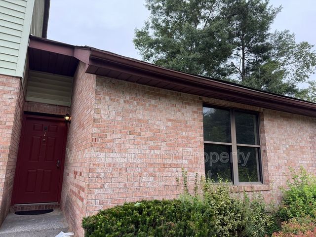 82 Beagle Club Rd #1, Jumping Branch, WV 25969