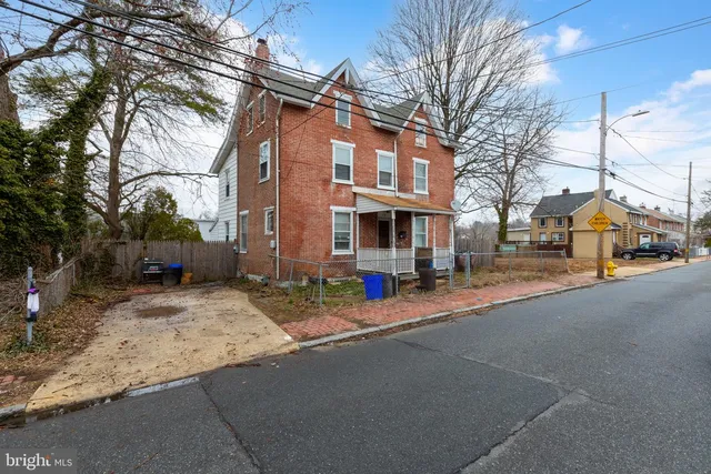 15 7th St, Upland, PA 19015