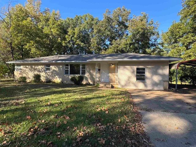 100 E  Lincoln Ave, Searcy, AR 72143