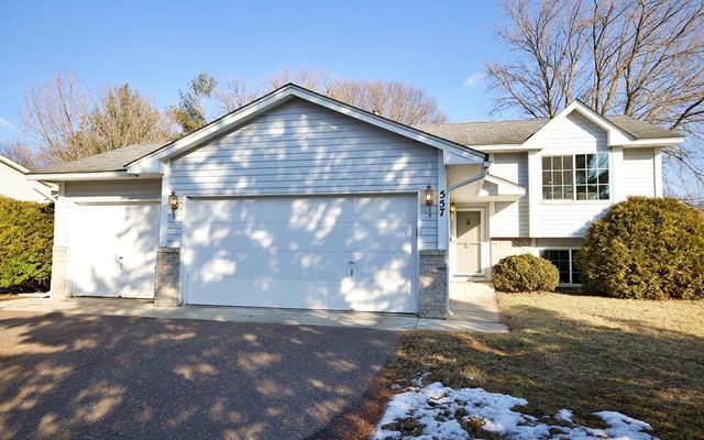 557 9th St SW, Forest Lake, MN 55025