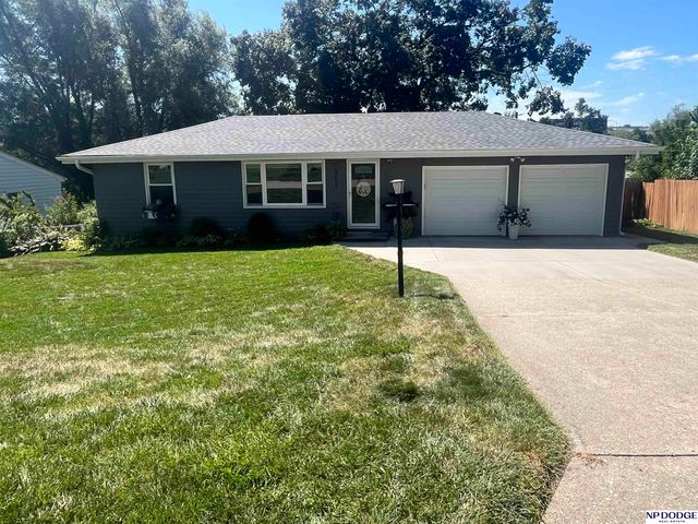 8913 Charles St, Omaha, NE 68114