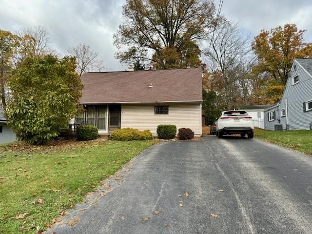 315 Lanewood Dr, New Castle, PA 16105