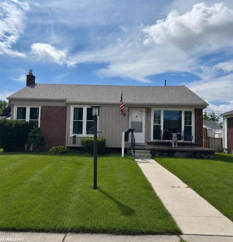 28059 Bohn St, Roseville, MI 48066