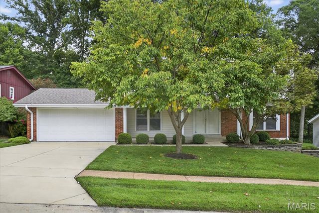 1266 Beaver Creek Rd, Chesterfield, MO 63017