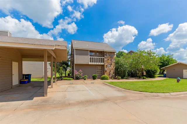 928 W  Parkway Dr, Stillwater, OK 74075