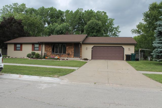 2974 Woodale Ave, Green Bay, WI 54313