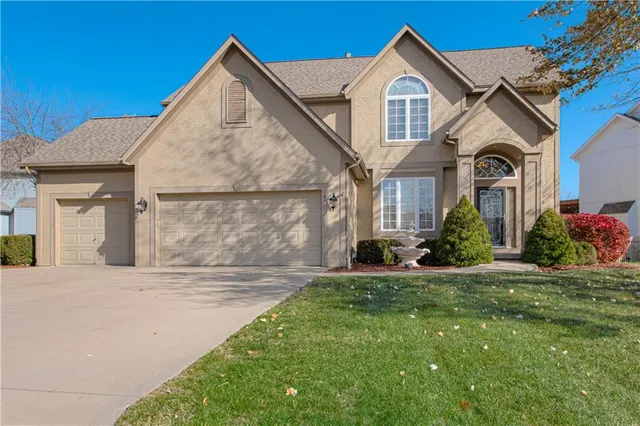 304 NE Hidden Valley Way, Lees Summit, MO 64064
