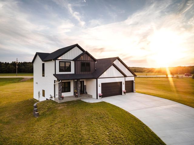 1205 Skyview Cir NW, Rochester, MN 55901