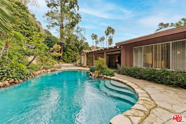 2401 Coldwater Canyon Dr, Beverly Hills, CA 90210