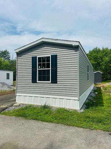 1426 Seabrook Dr, Alden, NY 14004