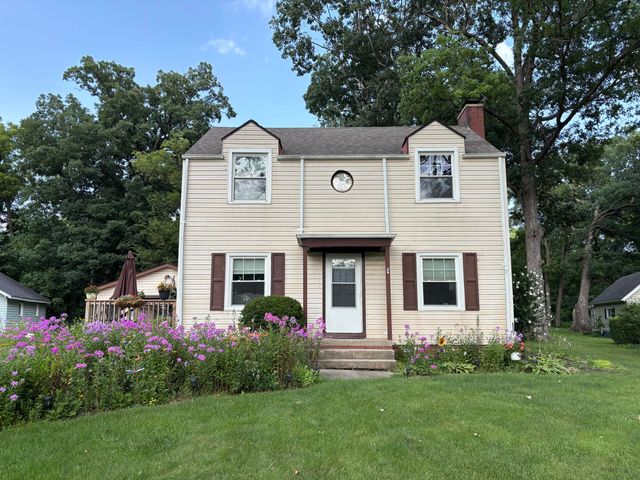 11 Indian Trl, Merrillville, IN 46410