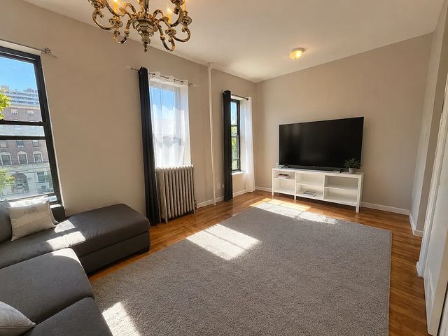 238 Linden Blvd #3L, Brooklyn, NY 11226