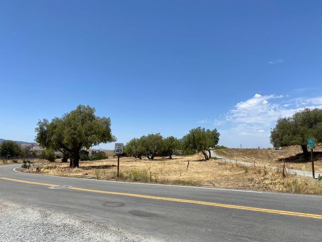 Airline Hwy, Tres Pinos, CA 95075