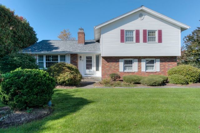 4 Breezy Green Rd, Leicester, MA 01524