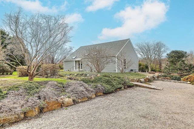 4 Bakers Brook Rd, Dartmouth, MA 02748