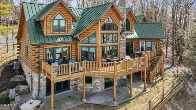 125 Ottawa Ln, Central City, PA 15926