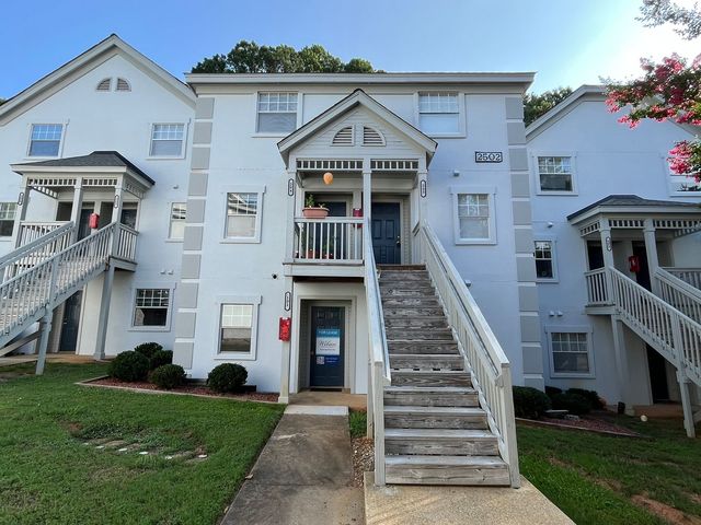 2502 Avent Ferry Rd #203, Raleigh, NC 27606