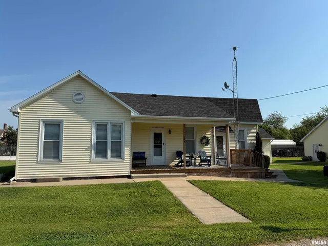 204 E  3rd St, Vermont, IL 61484