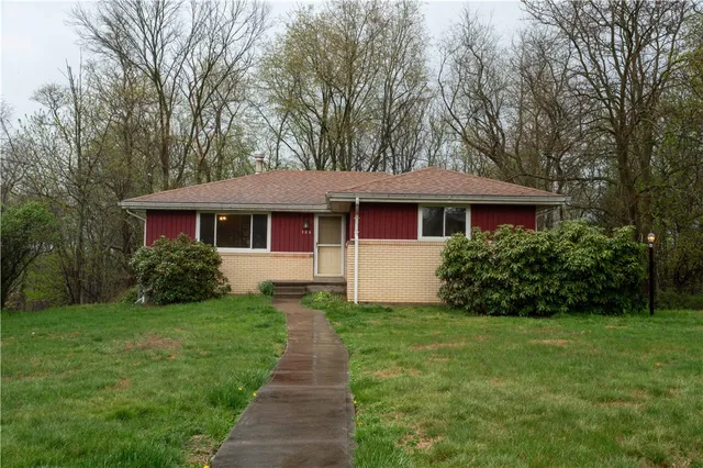 194 Woodridge Dr, Beaver, PA 15009