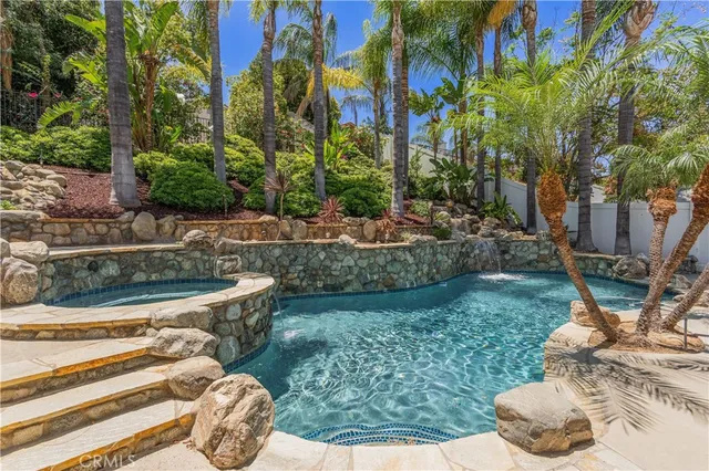 992 Chinotto Cir, Corona, CA 92881