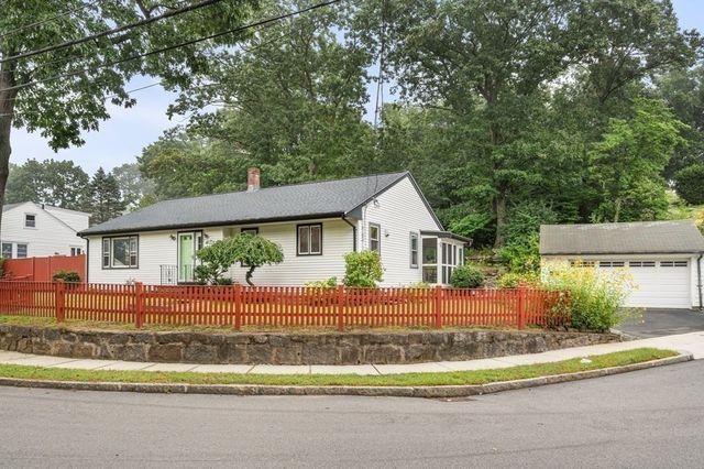 24 Woodcliff Rd, Quincy, MA 02169
