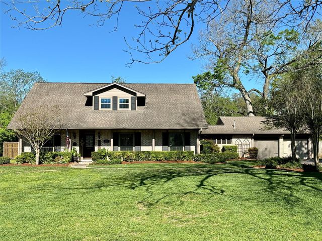 414 Forest Dr, Lake Jackson, TX 77566