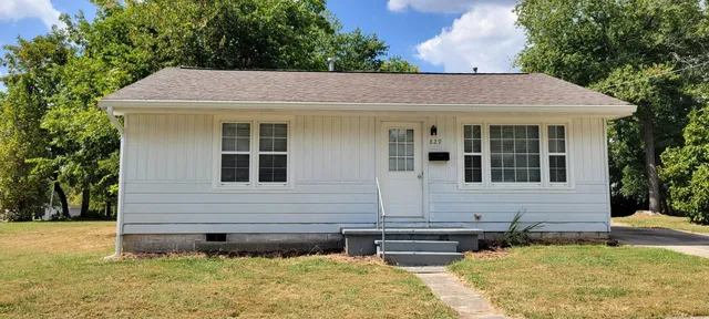 829 S  Fair St, Olney, IL 62450