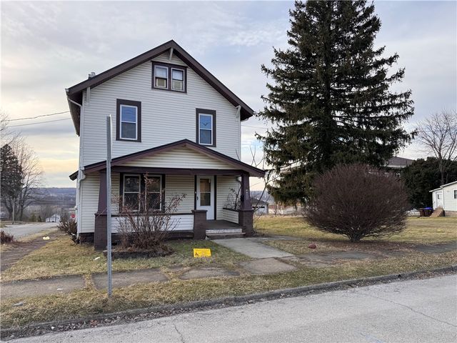 400 Emerson Ave, Farrell, PA 16121