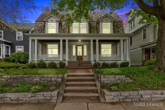 554 Madison Ave SE, Grand Rapids, MI 49503