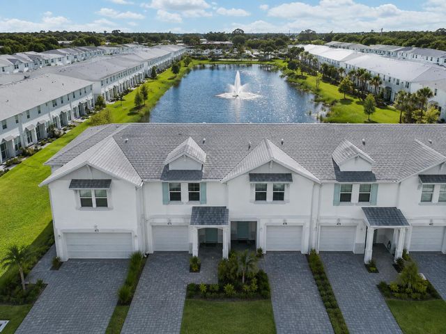 475 Salisbury Cir, Fort Pierce, FL 34982