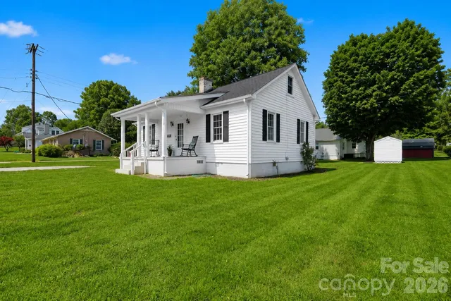 267 S  Center St, Taylorsville, NC 28681