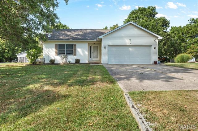 30 Lexington Ln, Highland, IL 62249
