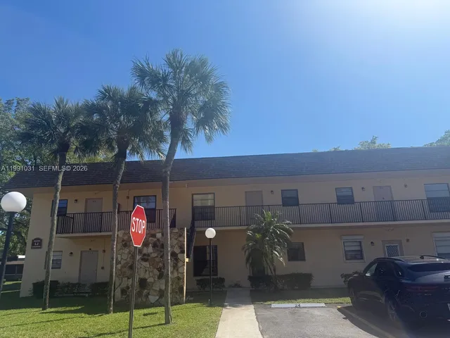2 Briarwood Cir #212, Hollywood, FL 33024