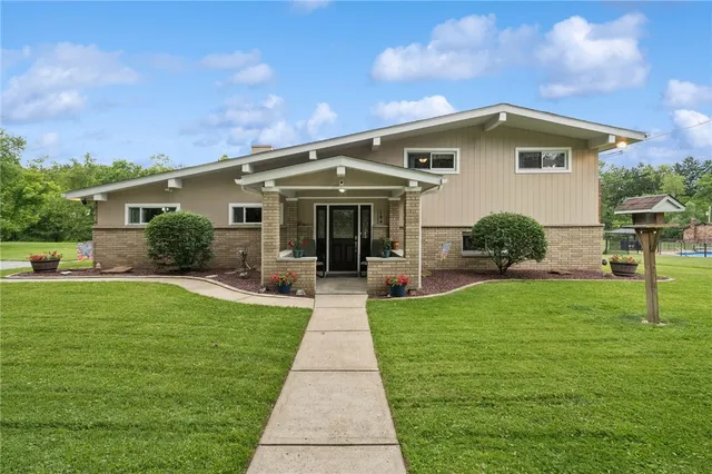 106 Daums Ln, Trafford, PA 15085