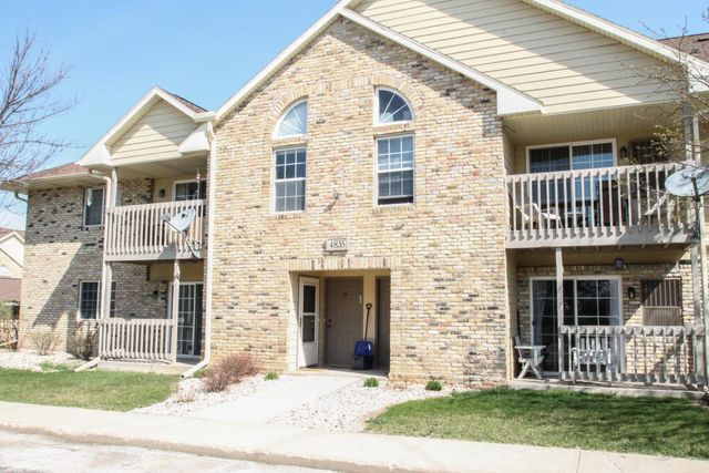 4835 Easy St, Hartland, WI 53029