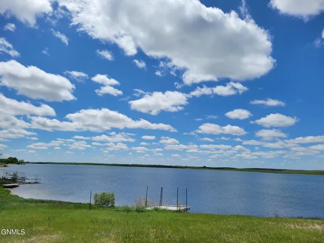 9647 N  Shore Dr, Ashley, ND 58413