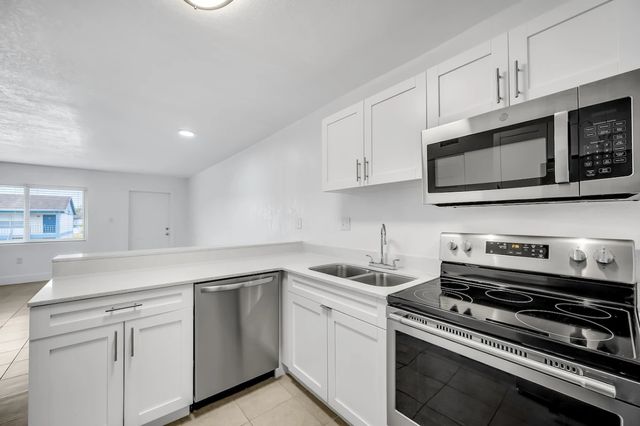 14566 Seaford Cir #72-201, Tampa, FL 33613