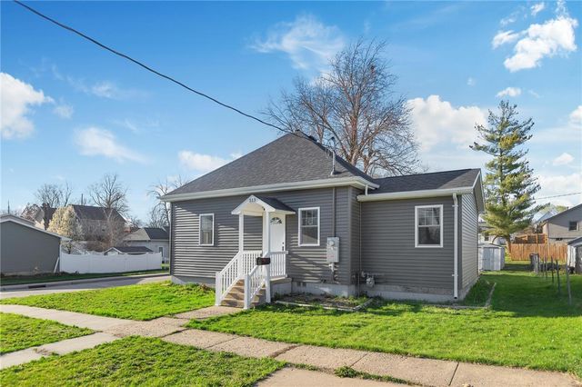 513 W  South St, Knoxville, IA 50138
