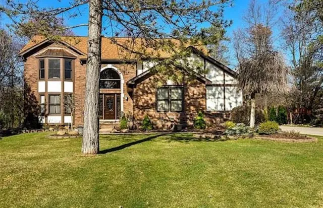 2934 Spruce Ln, Oxford, MI 48371
