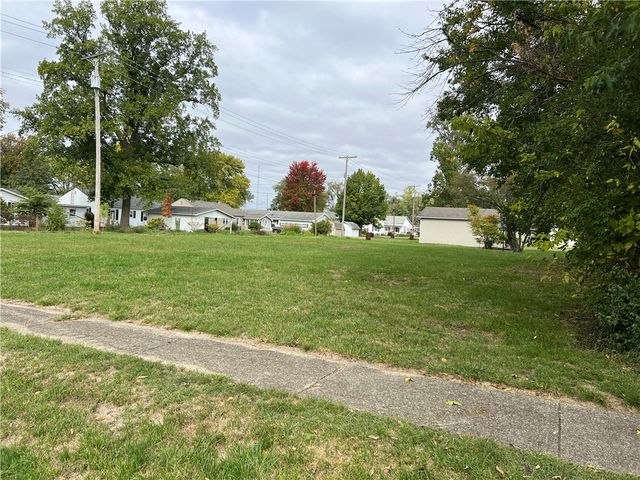 711 N  4th St, Shelbyville, IL 62565