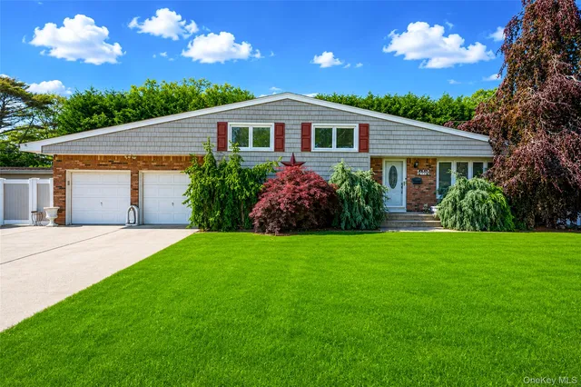 73 Danbury Street, Bay Shore, NY 11706