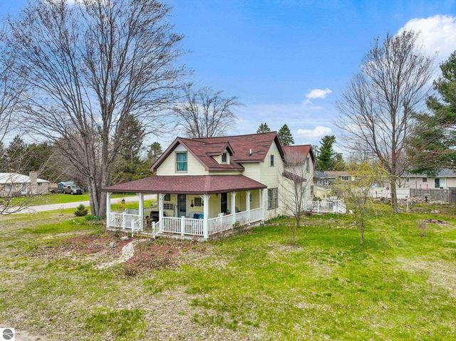 512 Kalkaska St NW, Kalkaska, MI 49646
