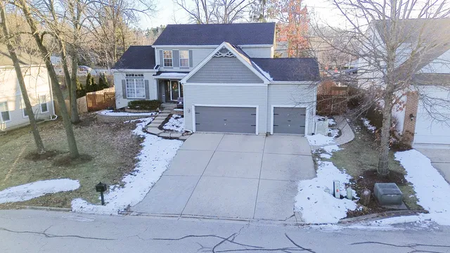 33 Foxglove Ct, Streamwood, IL 60107